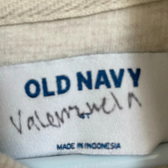 Old Navy 4T cream knitted sweater /cardigan w/ button accent‎ closure and collar - Picture 3 of 6